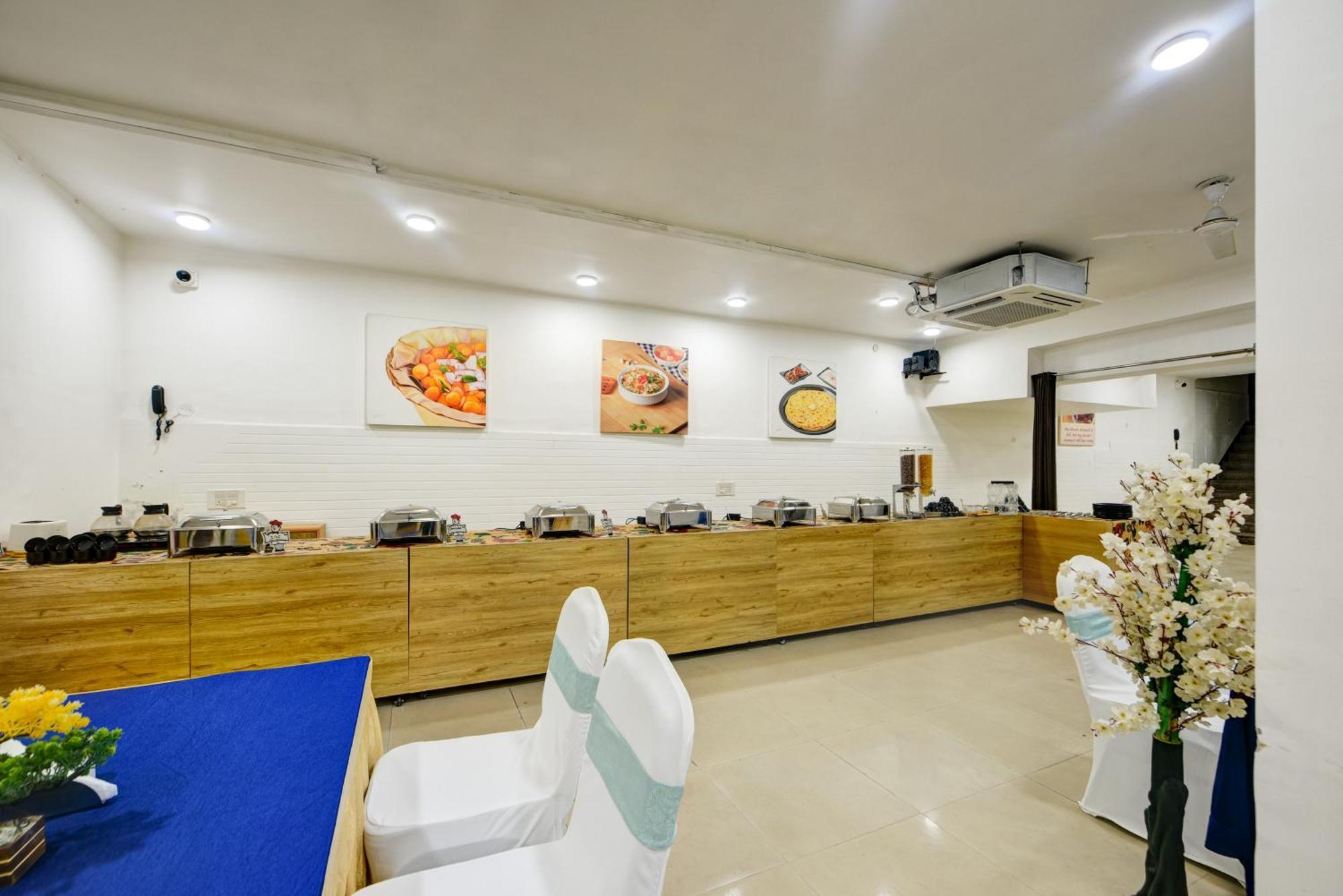 Aamantran Residency Hotel, Sohna Road, Sector 49, Gurugram Gurgaon Exterior foto